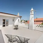 Charming With Private Pool In Vibrant Vilamoura, Free Ac And Wifi