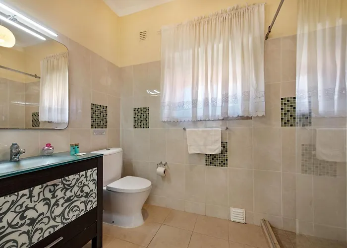 Villa Charming With Private Pool In Vibrant Vilamoura, Free Ac And Wifi