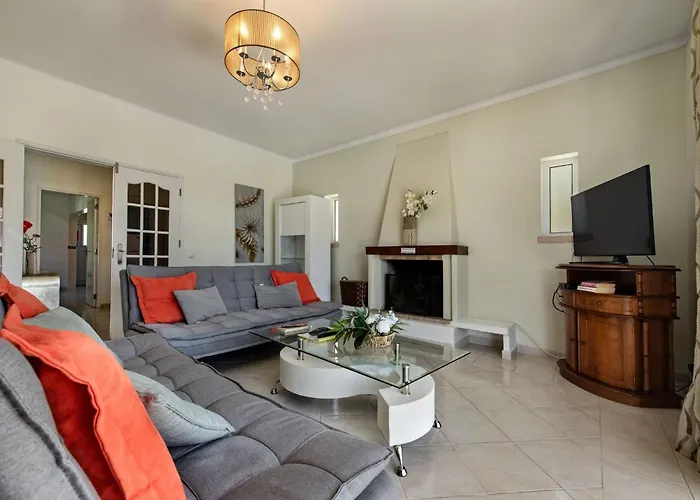 Villa Charming With Private Pool In Vibrant Vilamoura, Free Ac And Wifi *