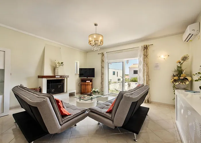 Charming With Private Pool In Vibrant Vilamoura, Free Ac And Wifi *