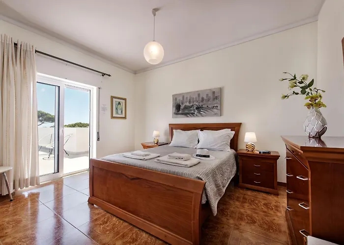 Charming With Private Pool In Vibrant Vilamoura, Free Ac And Wifi Quarteira