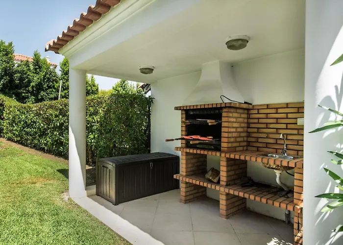 Charming With Private Pool In Vibrant Vilamoura, Free Ac And Wifi Villa Quarteira