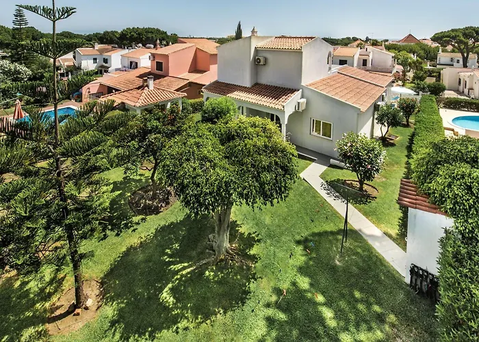 Charming With Private Pool In Vibrant Vilamoura, Free Ac And Wifi Quarteira