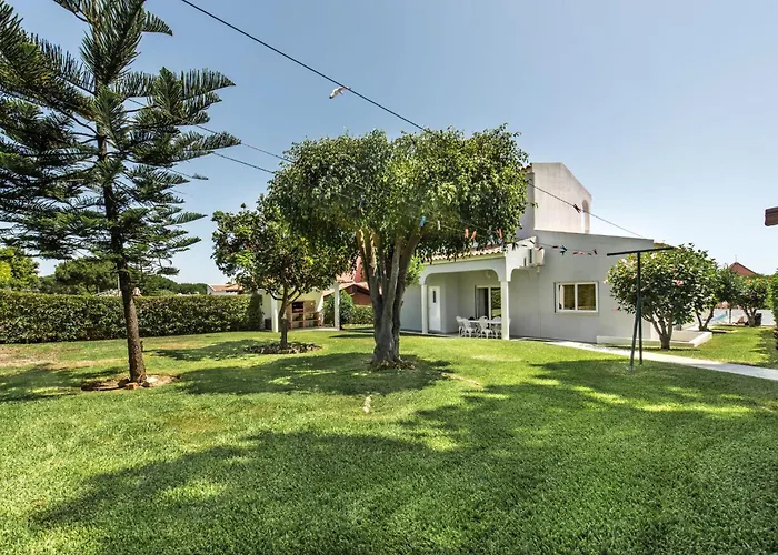 Charming With Private Pool In Vibrant Vilamoura, Free Ac And Wifi * Quarteira