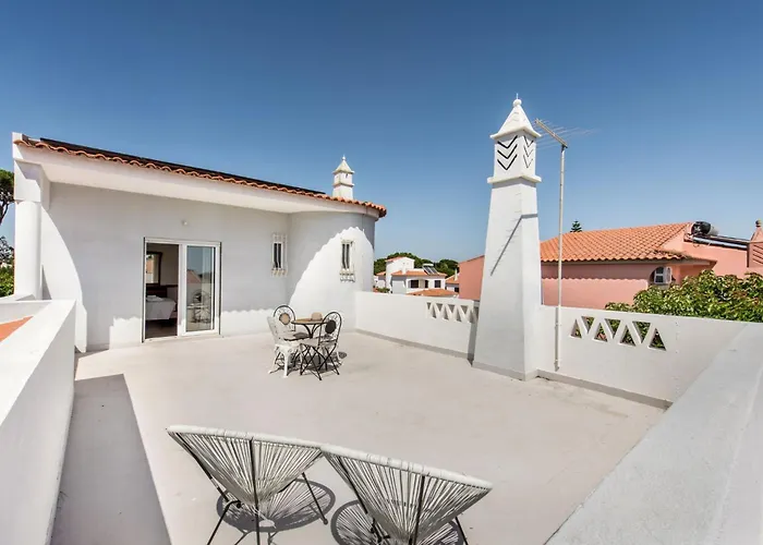 Charming With Private Pool In Vibrant Vilamoura, Free Ac And Wifi