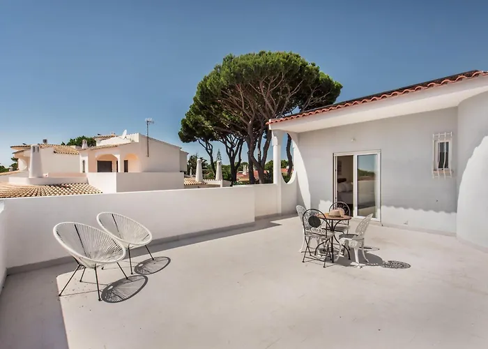 Charming With Private Pool In Vibrant Vilamoura, Free Ac And Wifi Villa