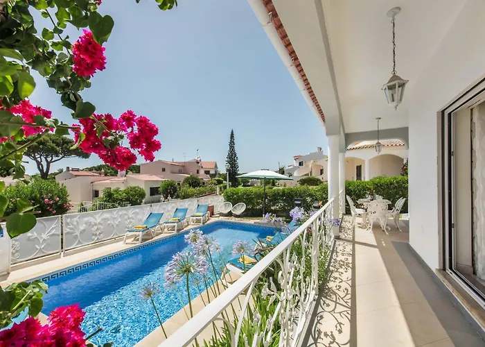 Charming With Private Pool In Vibrant Vilamoura, Free Ac And Wifi Villa Quarteira