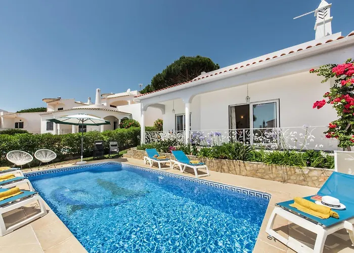 Villa Charming With Private Pool In Vibrant Vilamoura, Free Ac And Wifi Quarteira