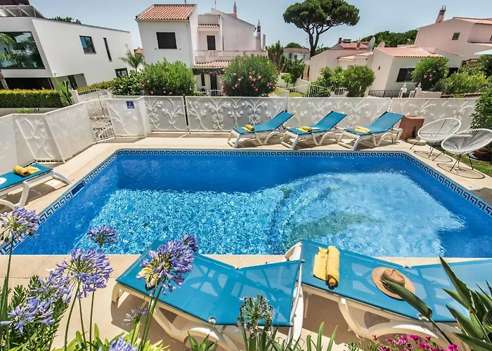 Charming With Private Pool In Vibrant Vilamoura, Free Ac And Wifi Quarteira