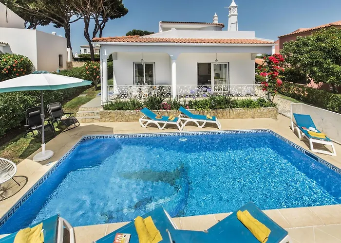 Charming With Private Pool In Vibrant Vilamoura, Free Ac And Wifi Villa *