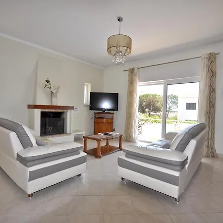 Charming With Private Pool In Vibrant Vilamoura, Free Ac And Wifi Villa