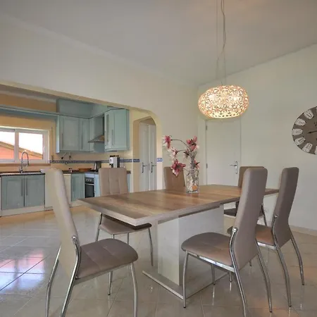 Charming With Private Pool In Vibrant Vilamoura, Free Ac And Wifi * Quarteira