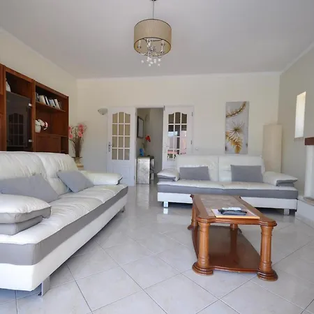 Villa Charming With Private Pool In Vibrant Vilamoura, Free Ac And Wifi *