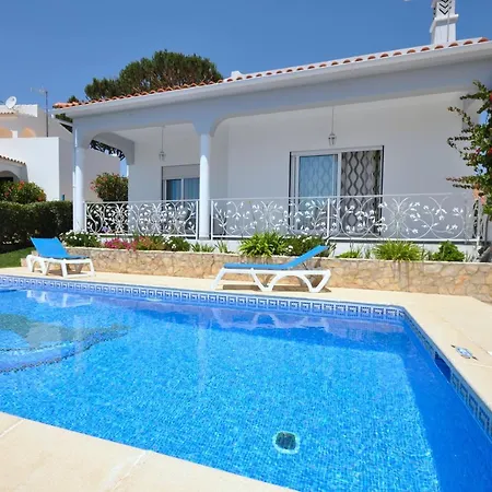 Villa Charming With Private Pool In Vibrant Vilamoura, Free Ac And Wifi Quarteira