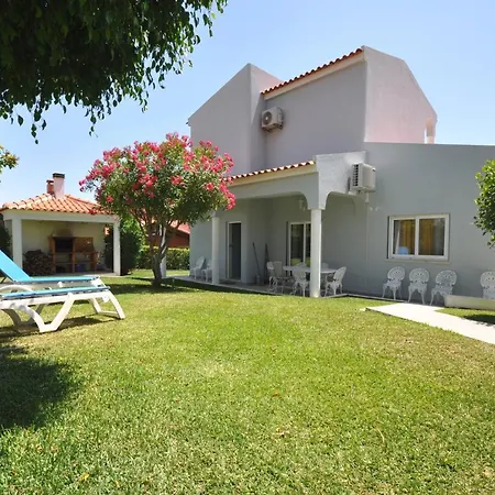 Charming With Private Pool In Vibrant Vilamoura, Free Ac And Wifi Villa *