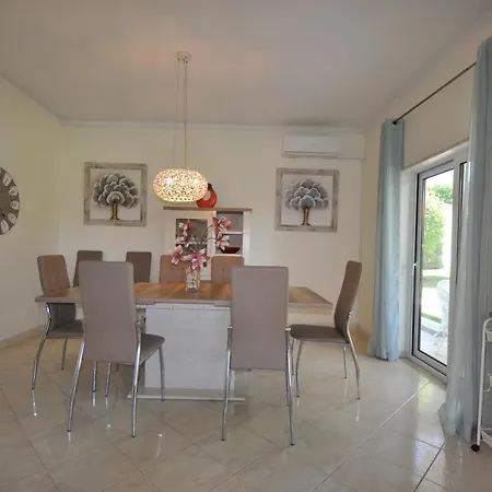 Charming With Private Pool In Vibrant Vilamoura, Free Ac And Wifi Villa *