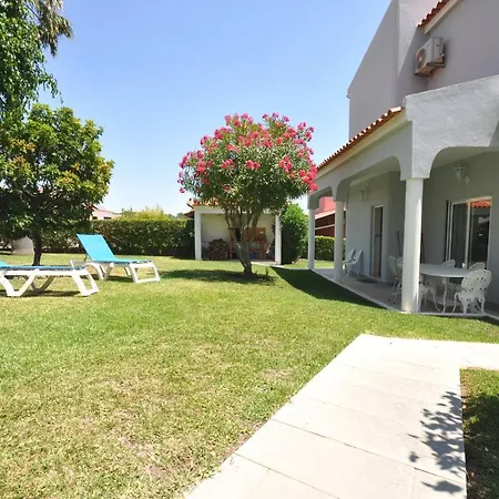 Charming With Private Pool In Vibrant Vilamoura, Free Ac And Wifi Villa *
