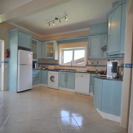 Villa Charming With Private Pool In Vibrant Vilamoura, Free Ac And Wifi Quarteira