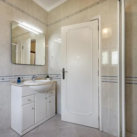 Charming With Private Pool In Vibrant Vilamoura, Free Ac And Wifi 别墅 *