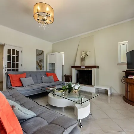 Villa Charming With Private Pool In Vibrant Vilamoura, Free Ac And Wifi *