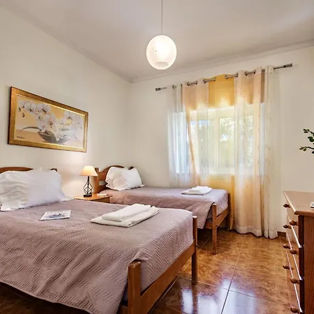Villa Charming With Private Pool In Vibrant Vilamoura, Free Ac And Wifi Quarteira