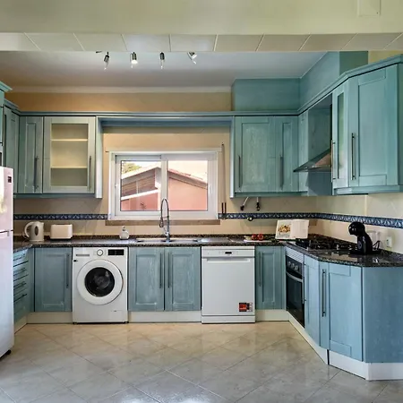 Charming With Private Pool In Vibrant Vilamoura, Free Ac And Wifi
