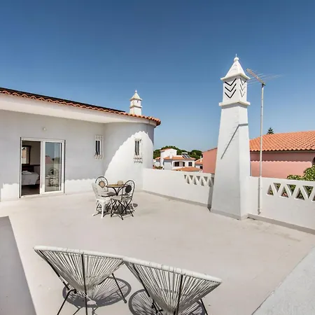 Charming With Private Pool In Vibrant Vilamoura, Free Ac And Wifi