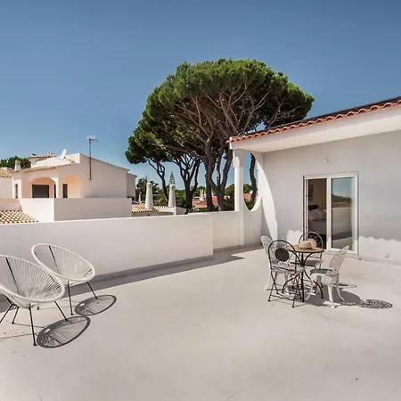Charming With Private Pool In Vibrant Vilamoura, Free Ac And Wifi Villa