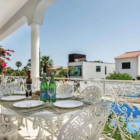 Charming With Private Pool In Vibrant Vilamoura, Free Ac And Wifi * Quarteira