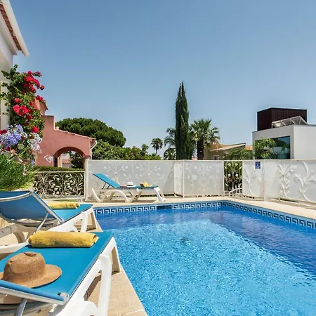 Charming With Private Pool In Vibrant Vilamoura, Free Ac And Wifi