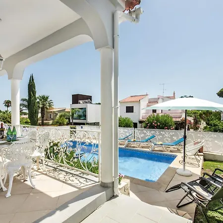 Villa Charming With Private Pool In Vibrant Vilamoura, Free Ac And Wifi