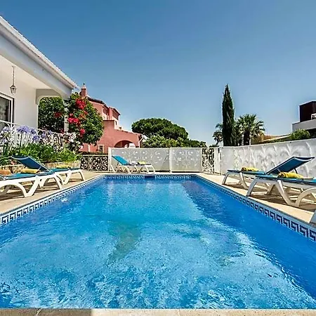 Charming With Private Pool In Vibrant Vilamoura, Free Ac And Wifi 别墅