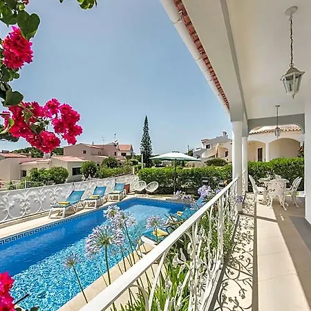 Charming With Private Pool In Vibrant Vilamoura, Free Ac And Wifi 别墅