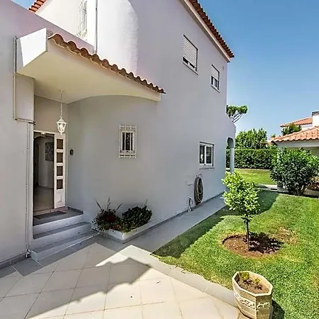 Villa Charming With Private Pool In Vibrant Vilamoura, Free Ac And Wifi Vilamoura