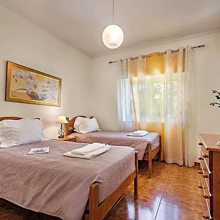 Charming With Private Pool In Vibrant Vilamoura, Free Ac And Wifi 别墅
