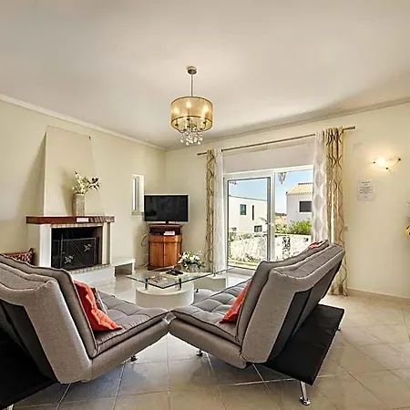 Charming With Private Pool In Vibrant Vilamoura, Free Ac And Wifi