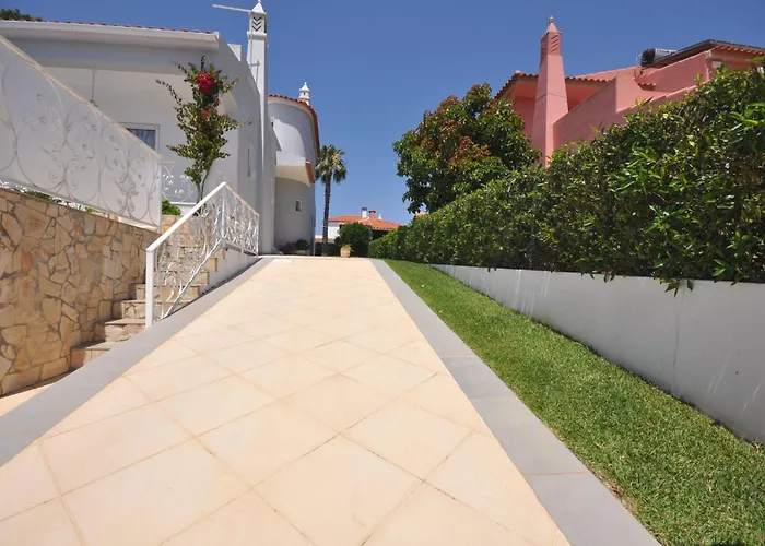 Charming With Private Pool In Vibrant Vilamoura, Free Ac And Wifi 别墅 *