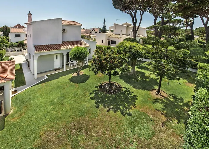 Charming With Private Pool In Vibrant Vilamoura, Free Ac And Wifi 别墅 *