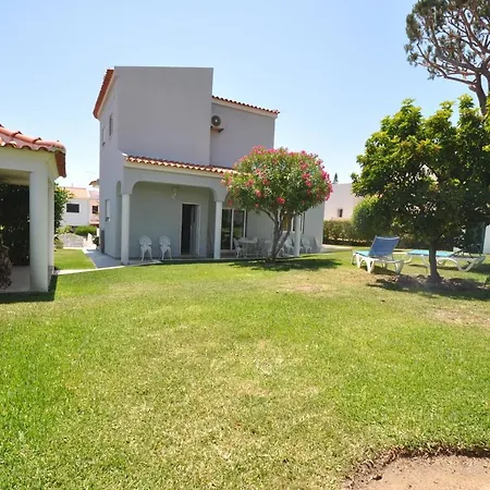 Villa Charming With Private Pool In Vibrant Vilamoura, Free Ac And Wifi Quarteira