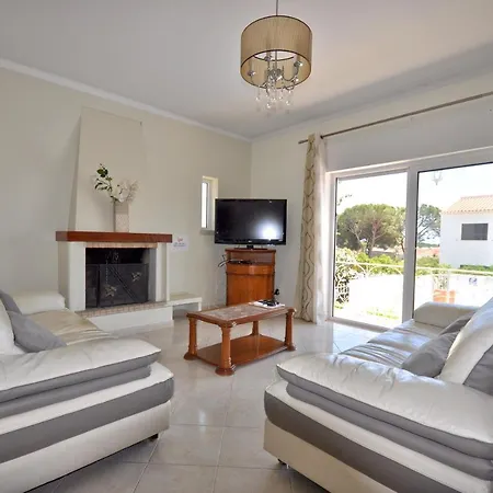 Villa Charming With Private Pool In Vibrant Vilamoura, Free Ac And Wifi