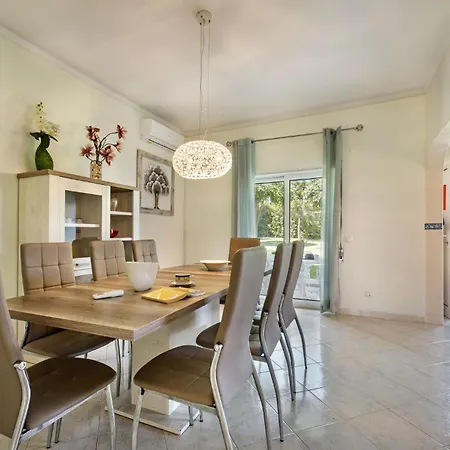 Charming With Private Pool In Vibrant Vilamoura, Free Ac And Wifi Villa