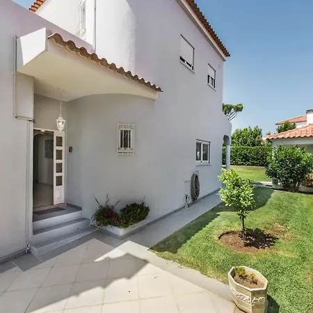 Villa Charming With Private Pool In Vibrant Vilamoura, Free Ac And Wifi