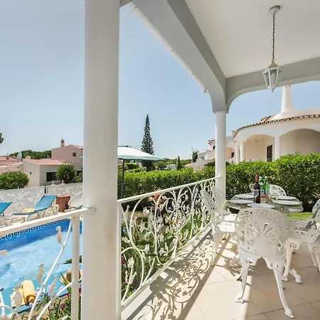 Charming With Private Pool In Vibrant Vilamoura, Free Ac And Wifi Quarteira