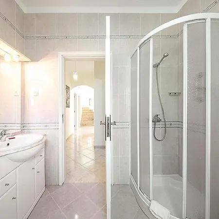 Charming With Private Pool In Vibrant Vilamoura, Free Ac And Wifi *
