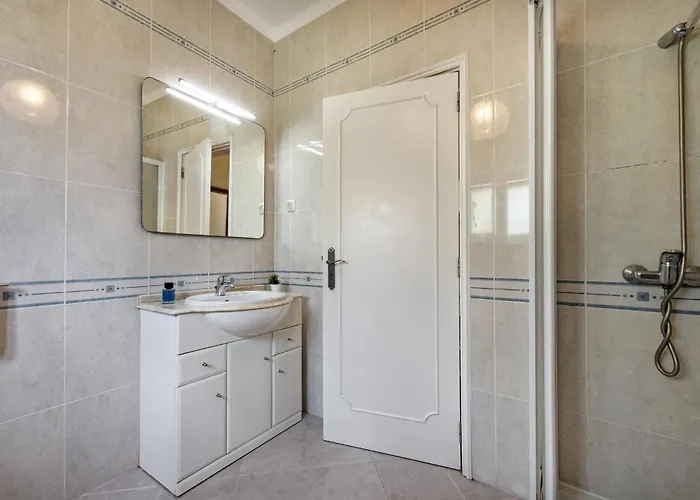 Charming With Private Pool In Vibrant Vilamoura, Free Ac And Wifi Willa *